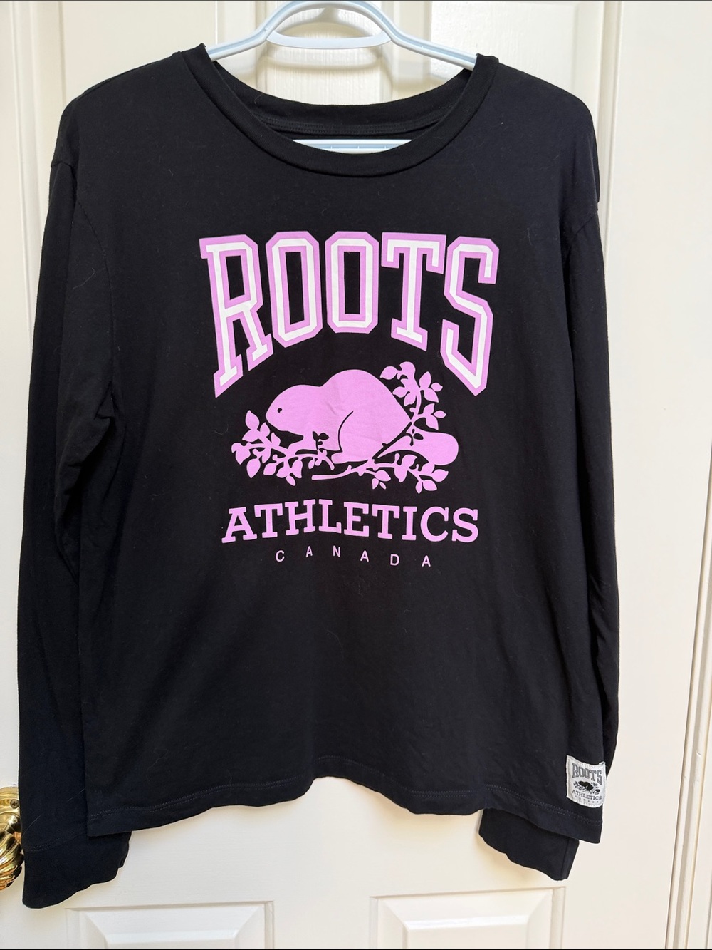 Roots sz M 100% Cotton Black Long-Sleeve Tee pinky purple (almost neon)  Logo